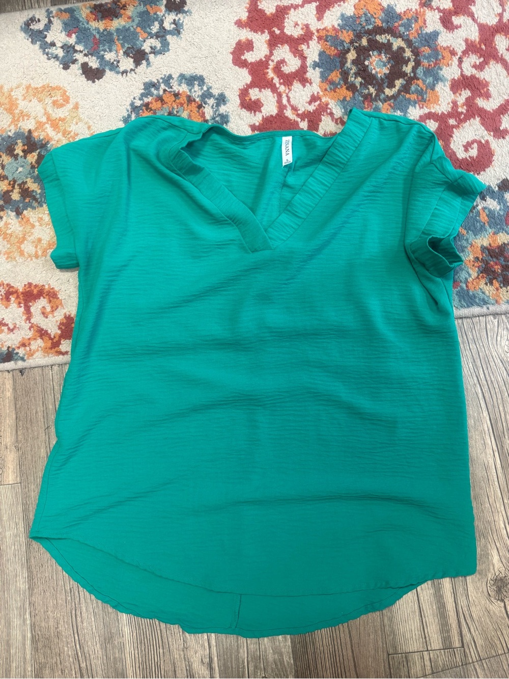 Zenana Outfitters Green V-Neck Short Sleeve Blouse